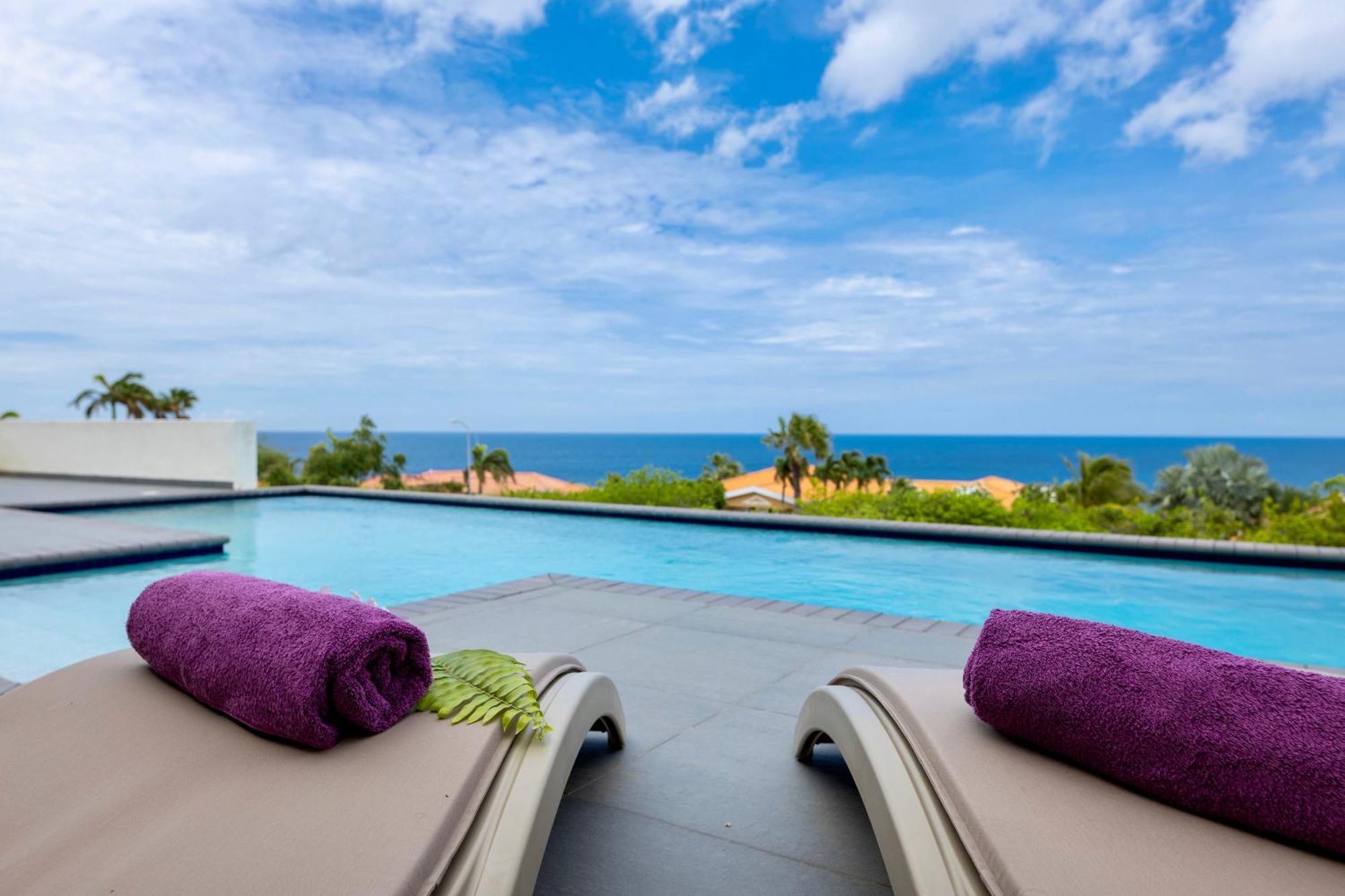Coral Estate Rentals Willibrordus Room photo
