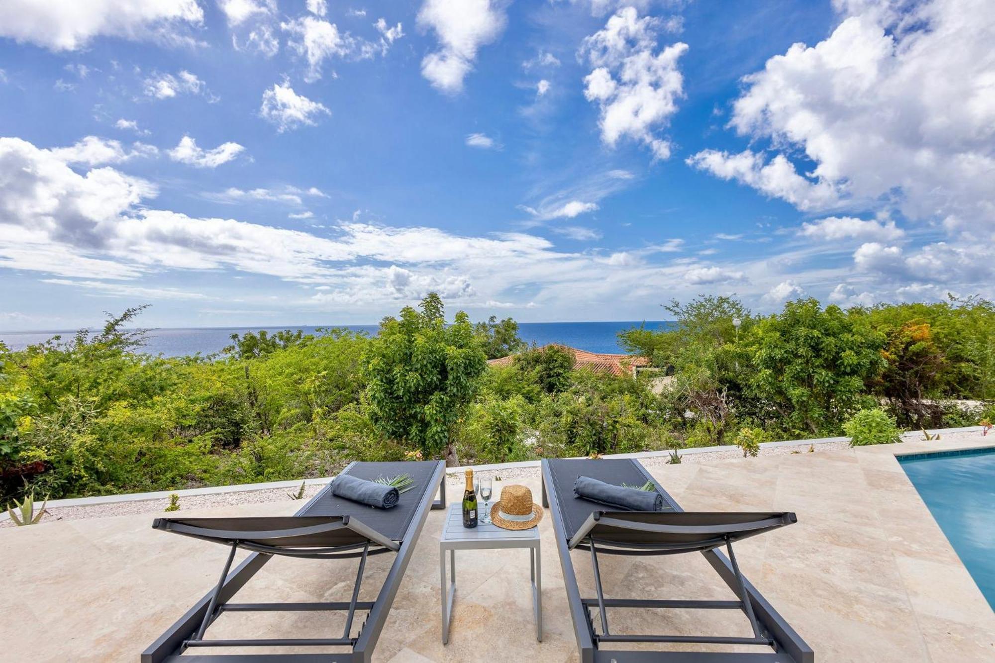 Coral Estate Rentals Willibrordus Exterior photo