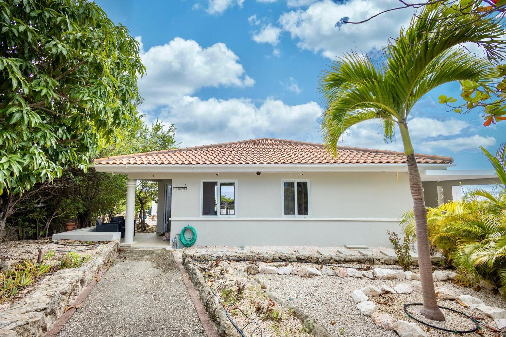 Coral Estate Rentals Willibrordus Exterior photo